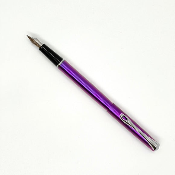 Diplomat Traveller Fountain Pen Funky Fuchsia