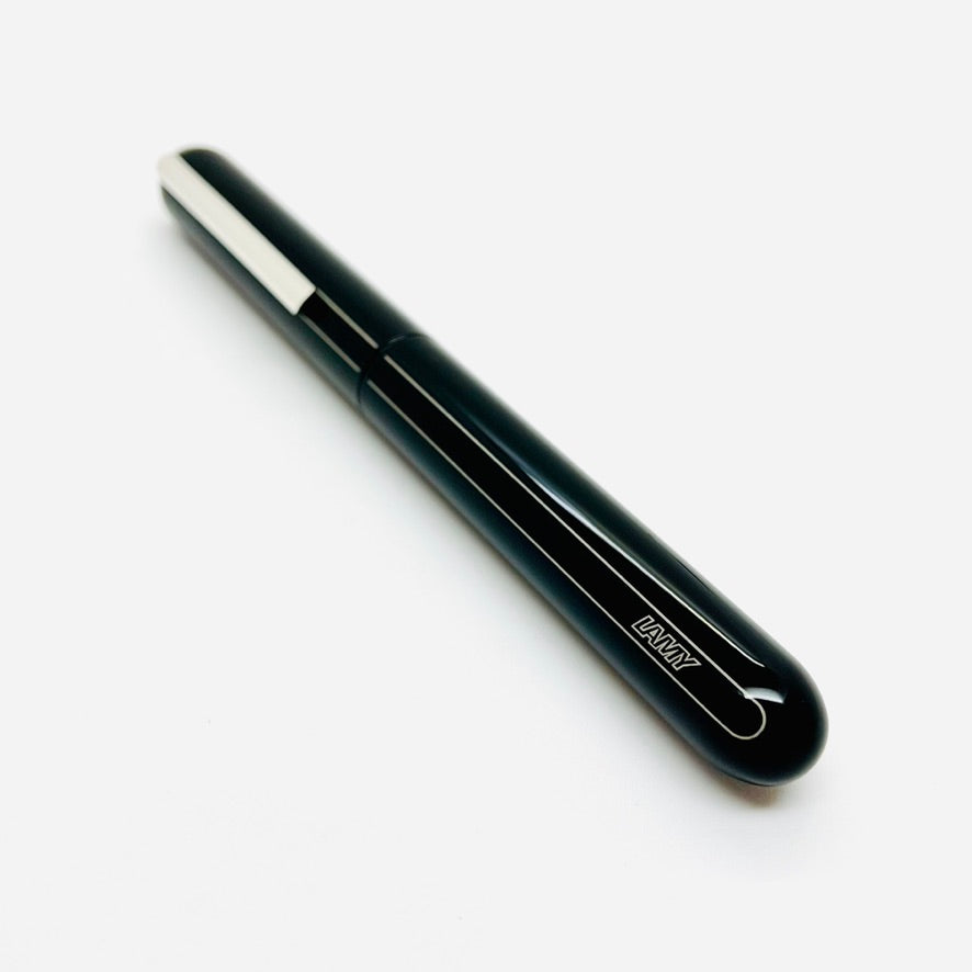 LAMY dialog black – vulpen zonder dop met draaimechanisme – 14 kt gouden penpunt, gedeeltelijk geplatineerd - penpunt F – incl. inktpatroon T10 blauw & converter Z27 – rechtshandig LAMY dialog black – vulpen zonder dop met draaimechanisme – 14 kt gouden penpunt, gedeeltelijk geplatineerd - penpunt F – incl. inktpatroon T10 blauw & converter Z27 – rechtshandig