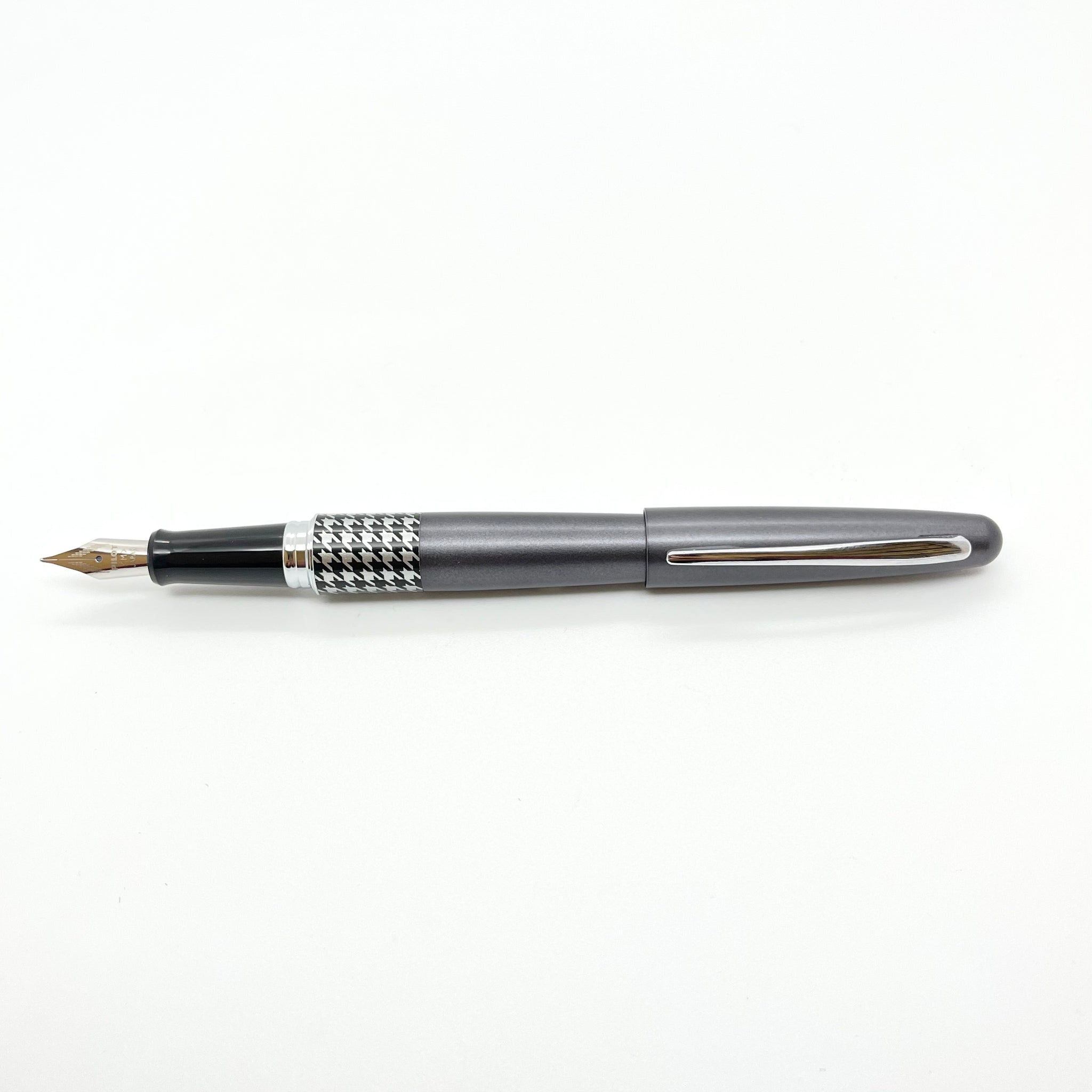 Pilot MR Metropolitan Retro Pop Fountain Pen Black Hounds Tooth