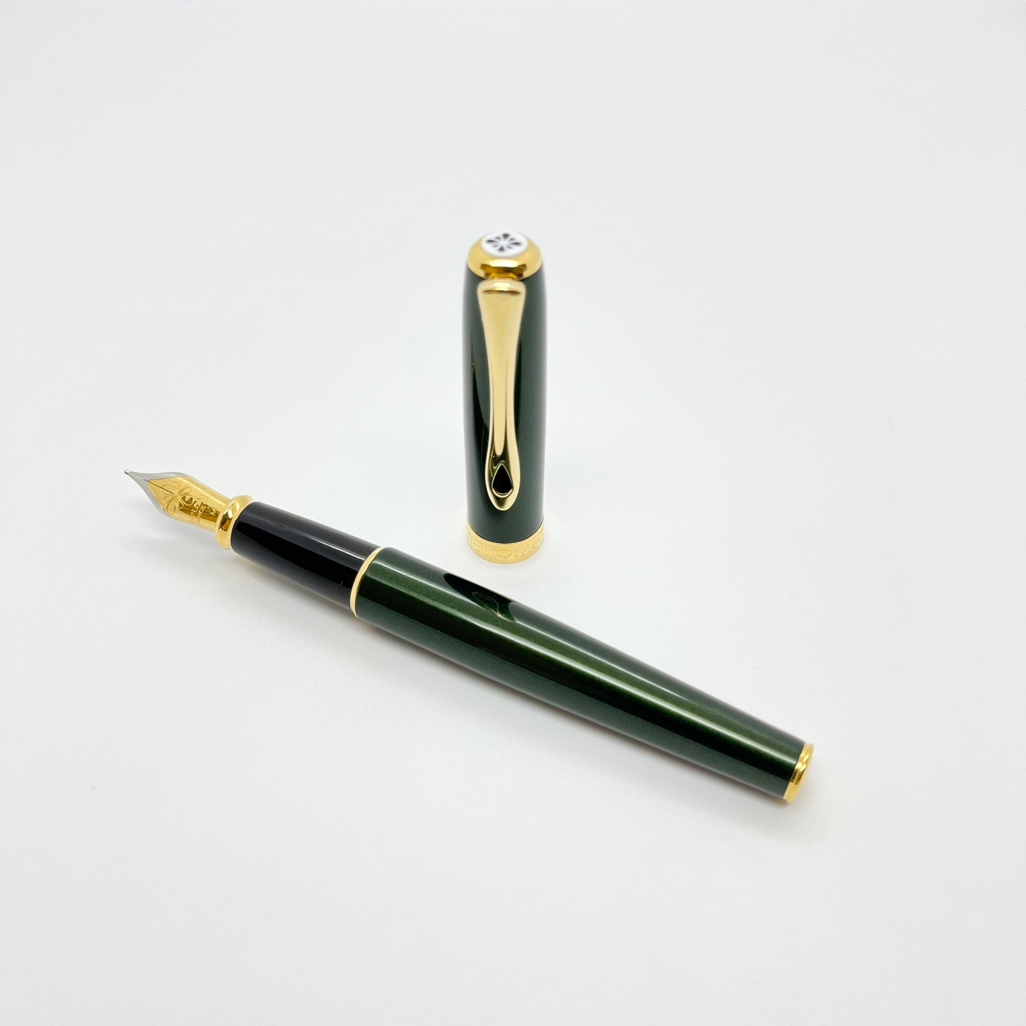 Diplomat Excellence A2 Fountain Pen Evergreen Gold Trim – Reid